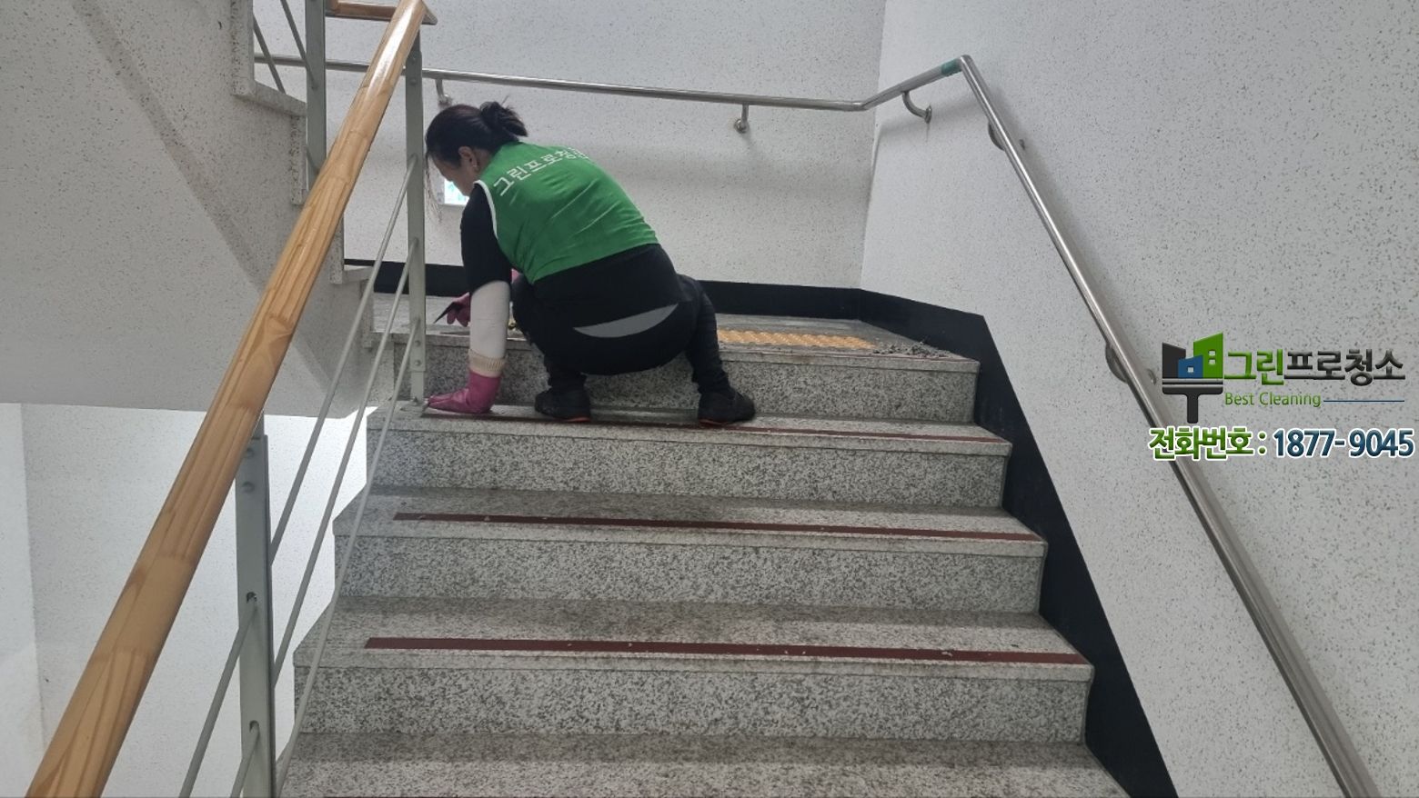 많은 사람들이 오가는 건물 로비의 청결 관리 중요성