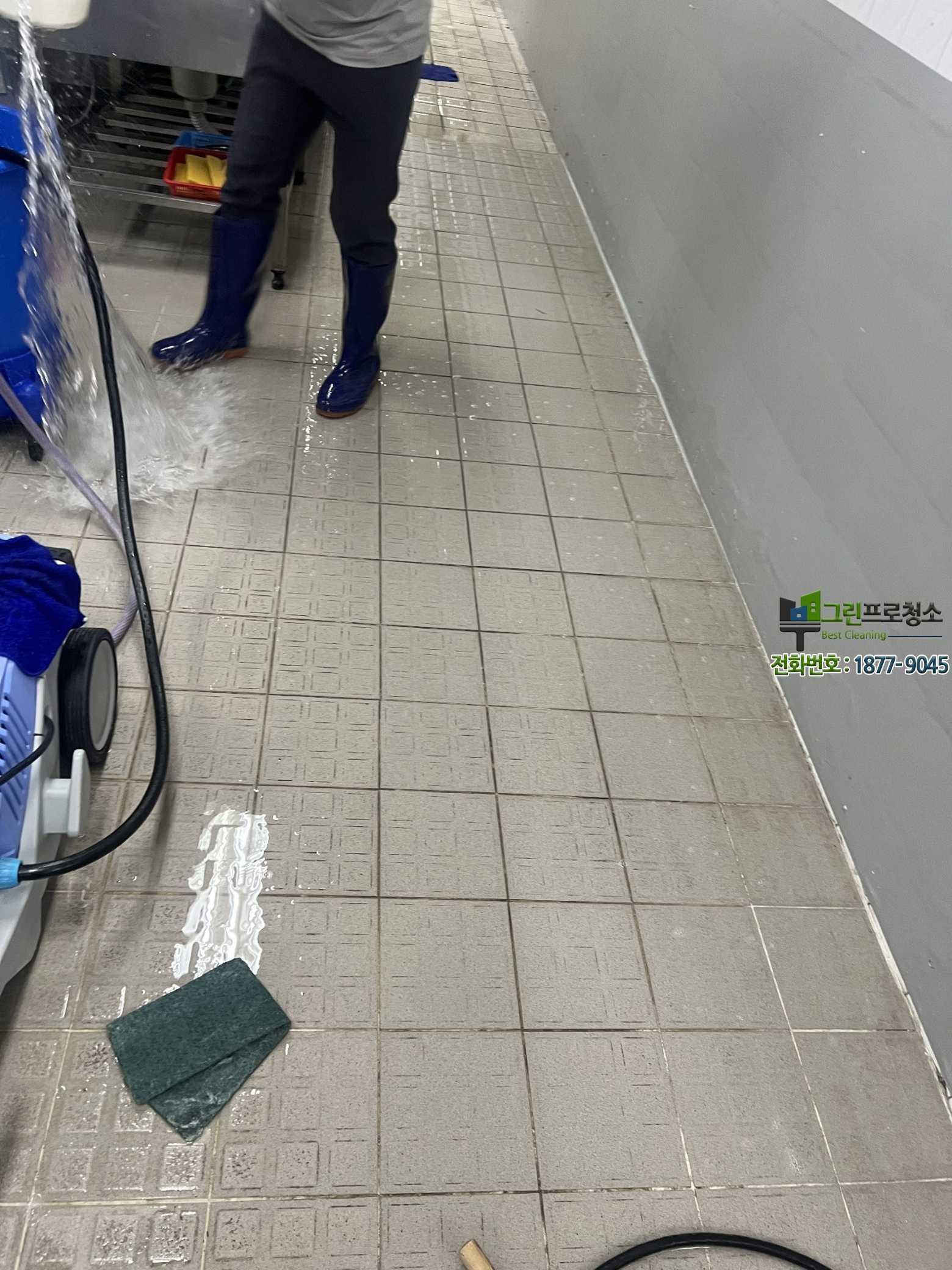 구내식당 후드와 배수구 청소