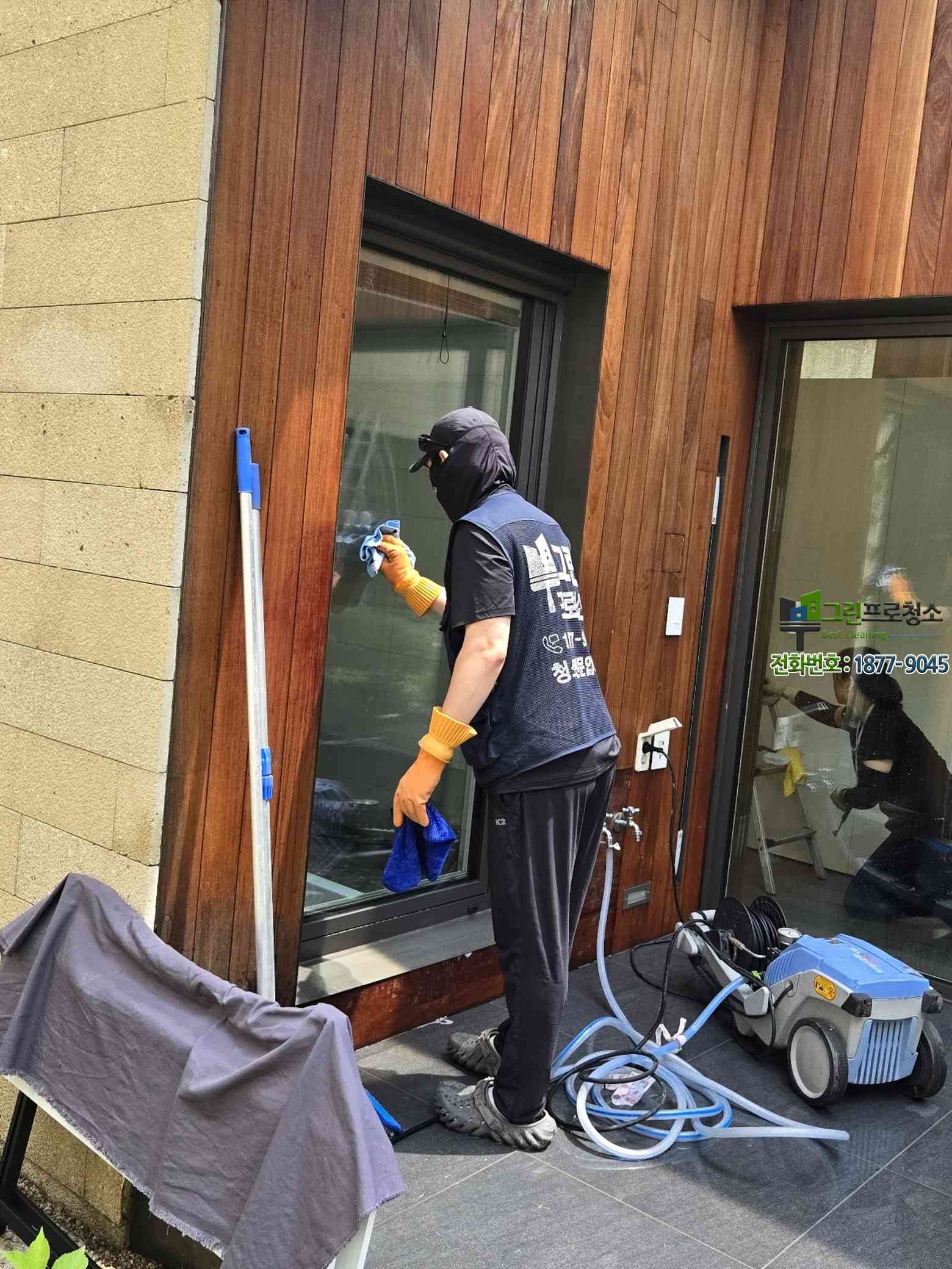 전문 청소 후 깔끔해진 단독주택 전경