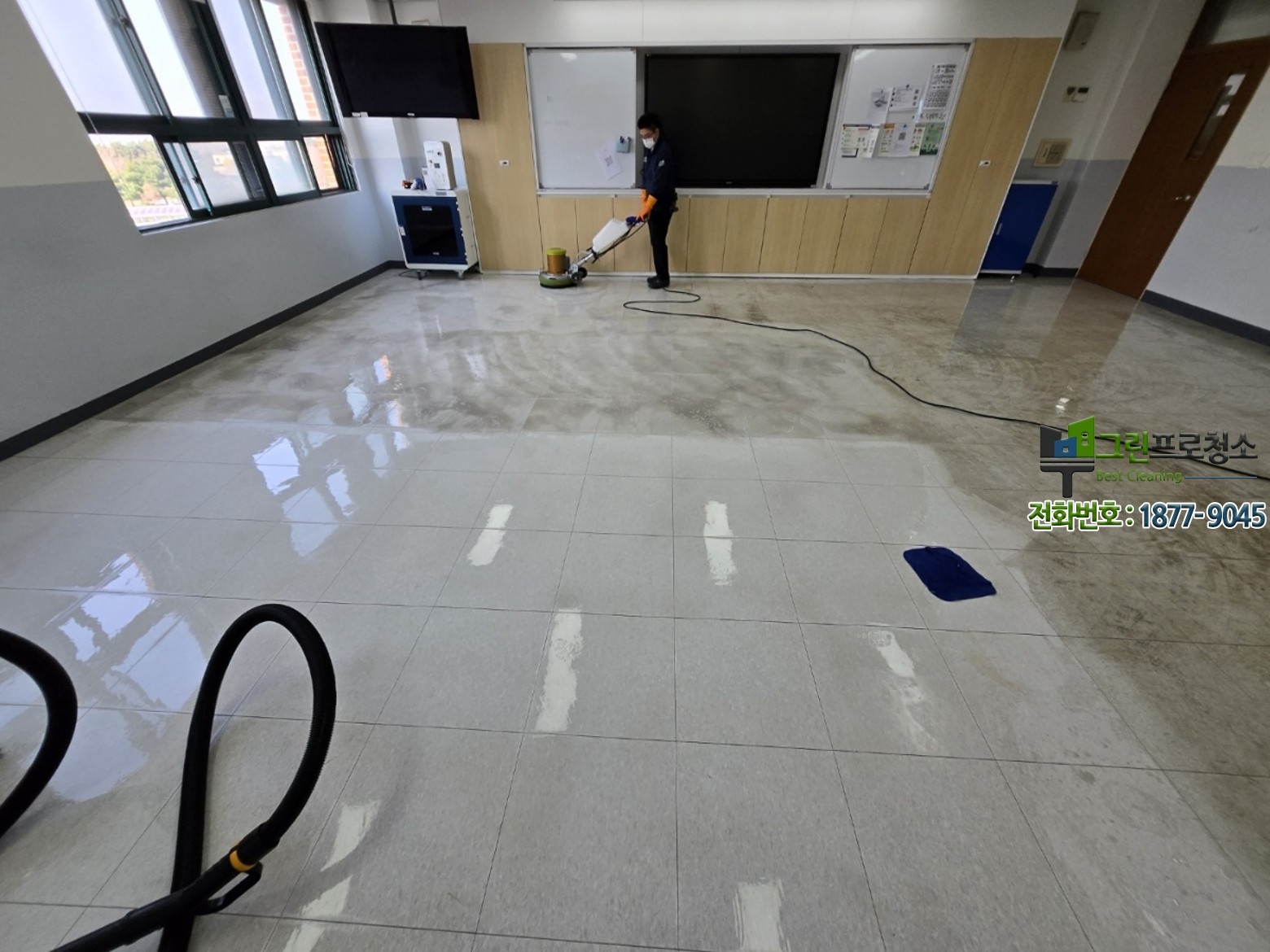 데코타일 바닥 마모와 오염 상태