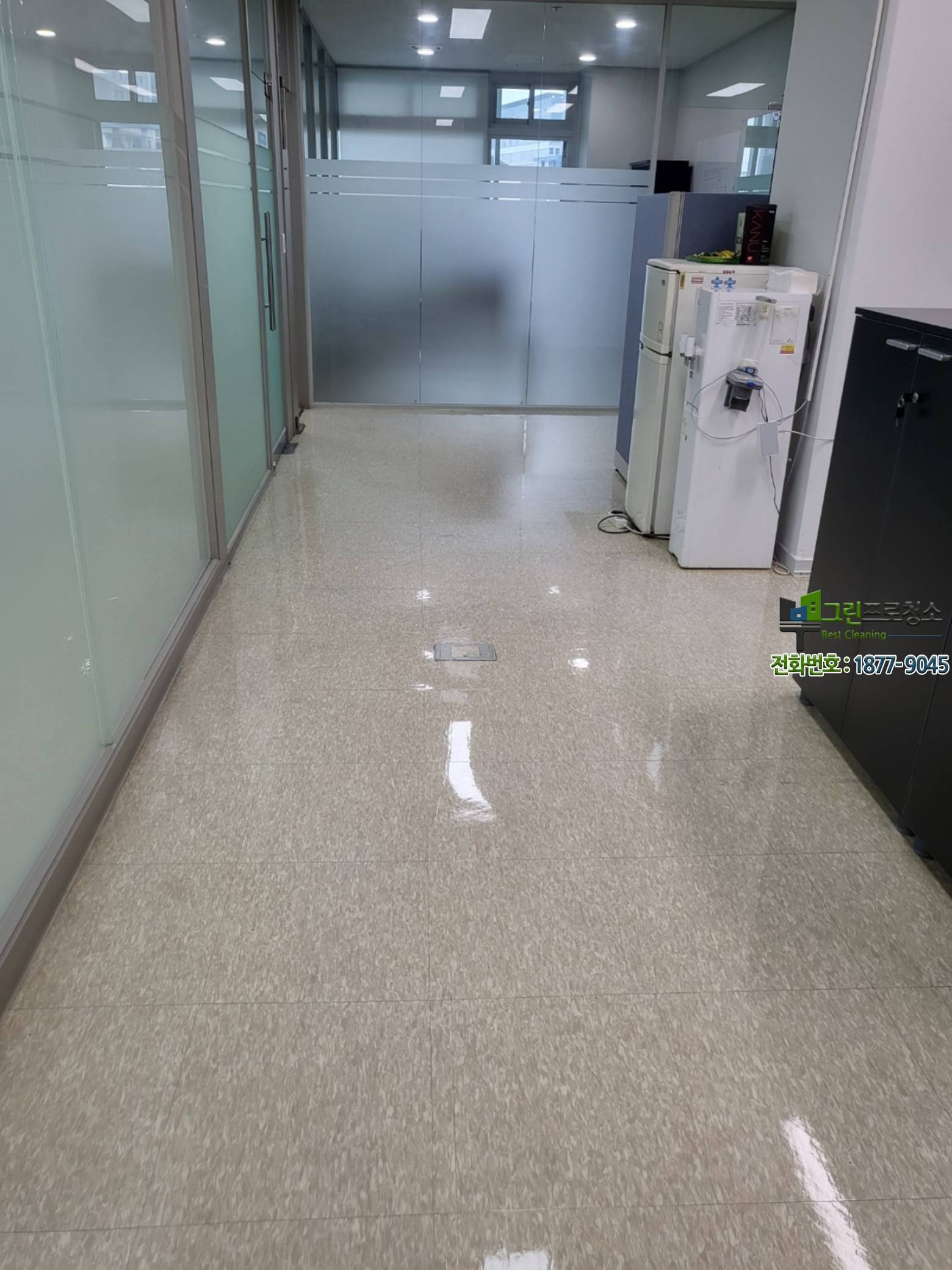전문 청소 후 만족스러운 바닥 상태