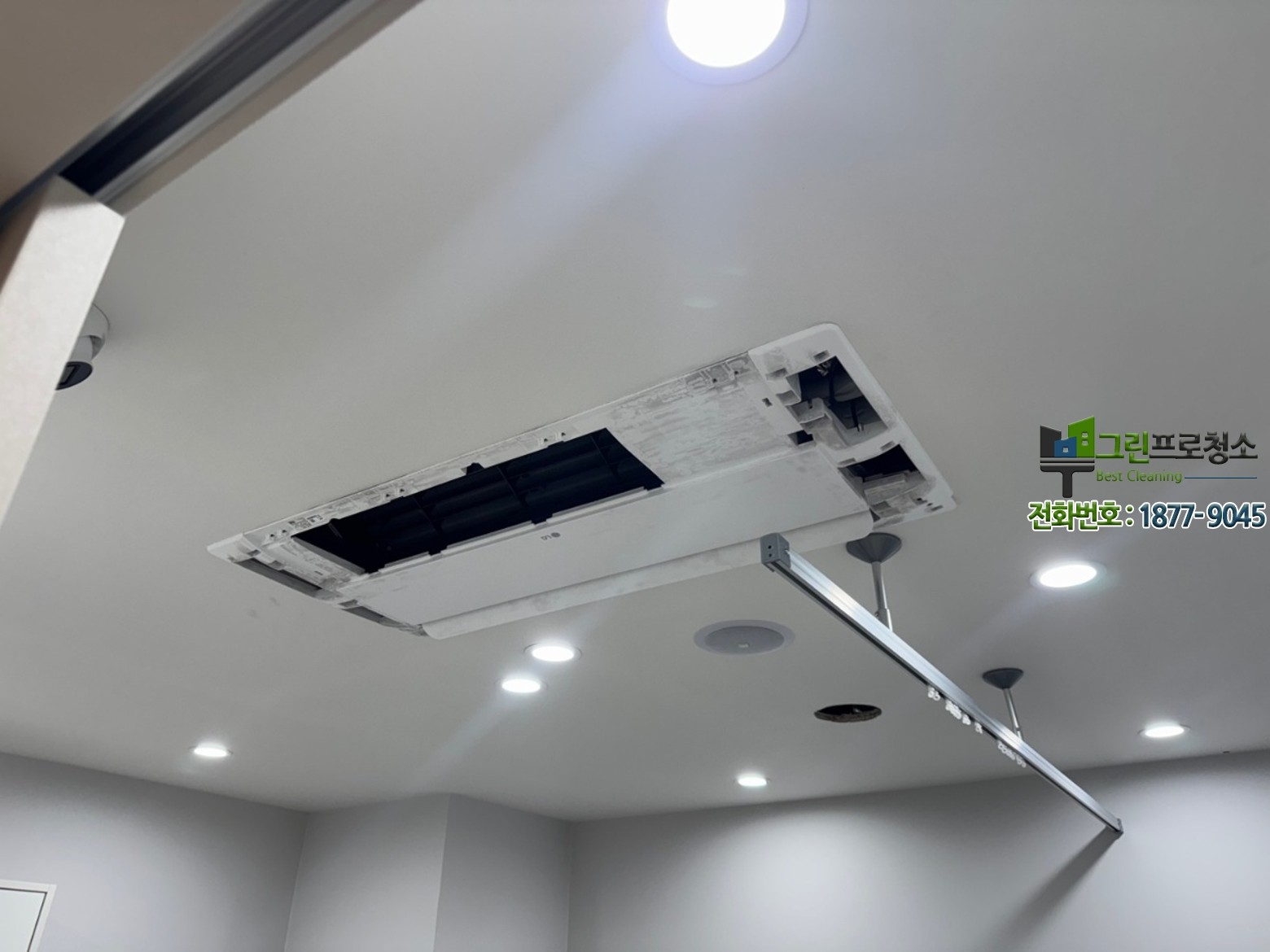 정기적인 청소로 항상 깔끔하게 유지되는 진료실