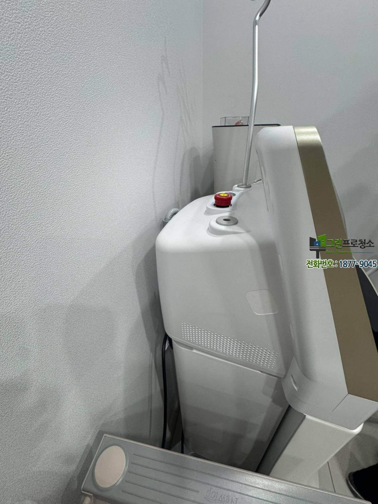 전문 장비를 활용한 병원 청소 현장