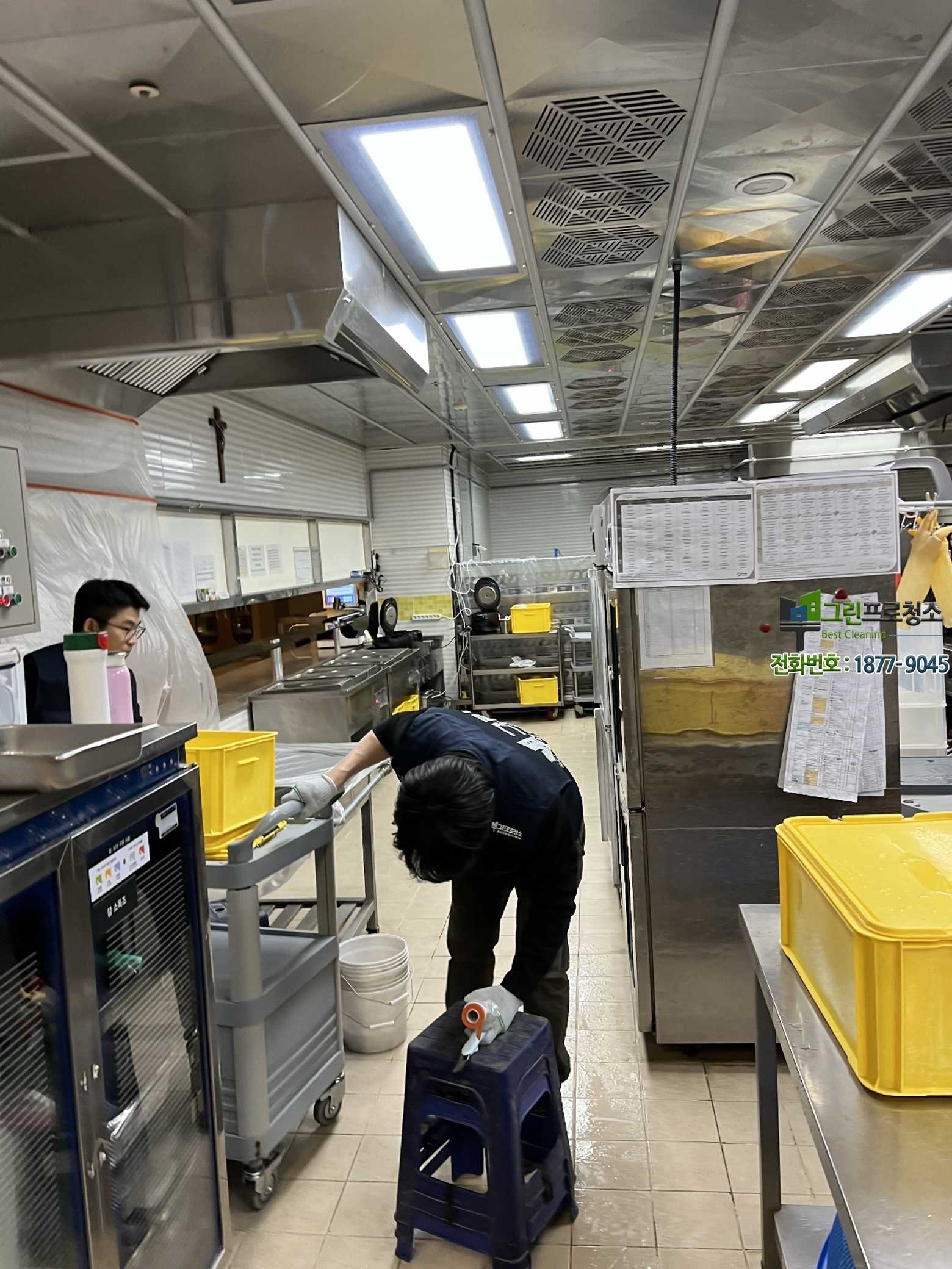 안산 지역 식당 맞춤형 청소 작업 모습