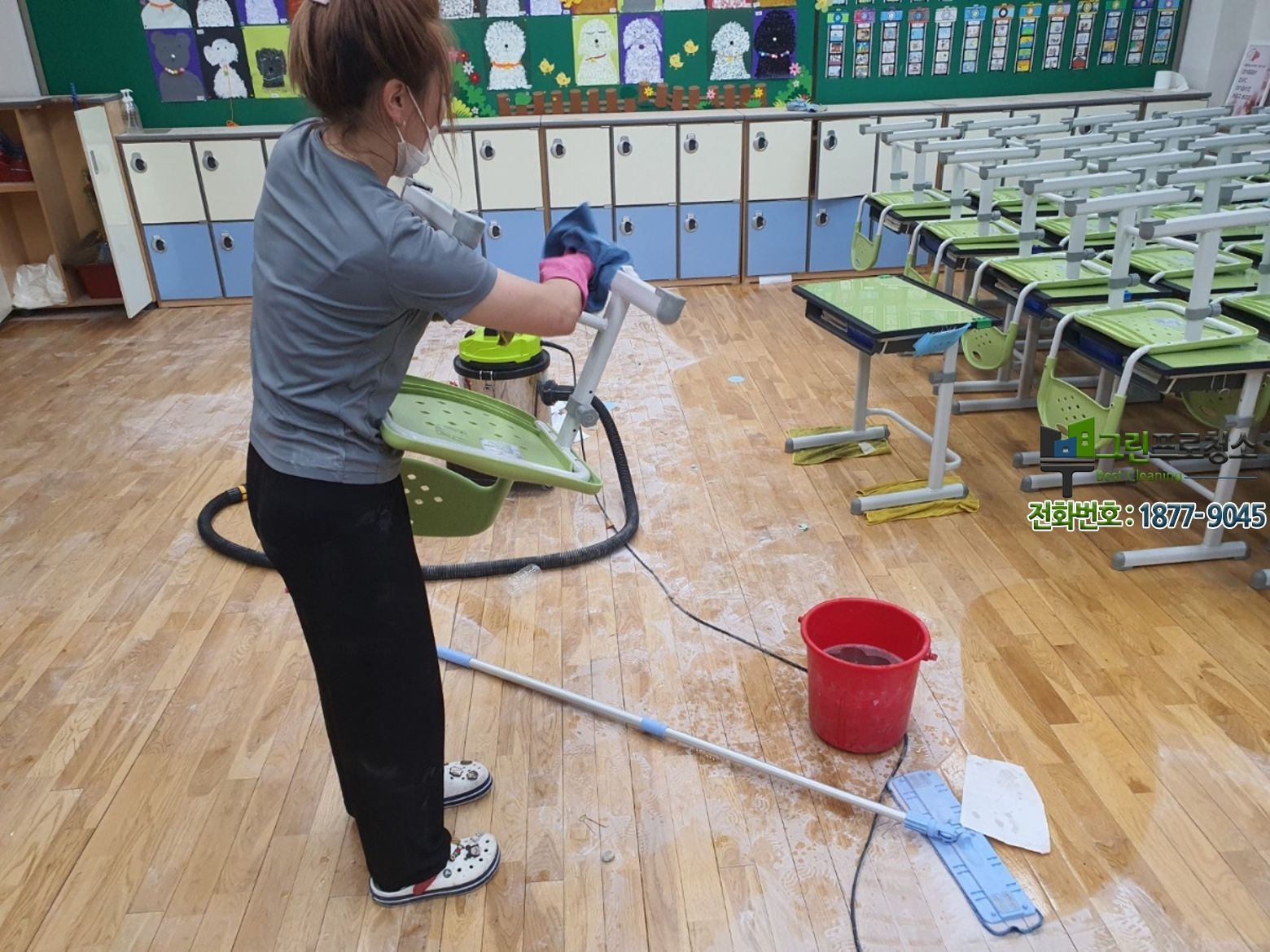 소화기 분말 전문 제거 장비 사용 장면