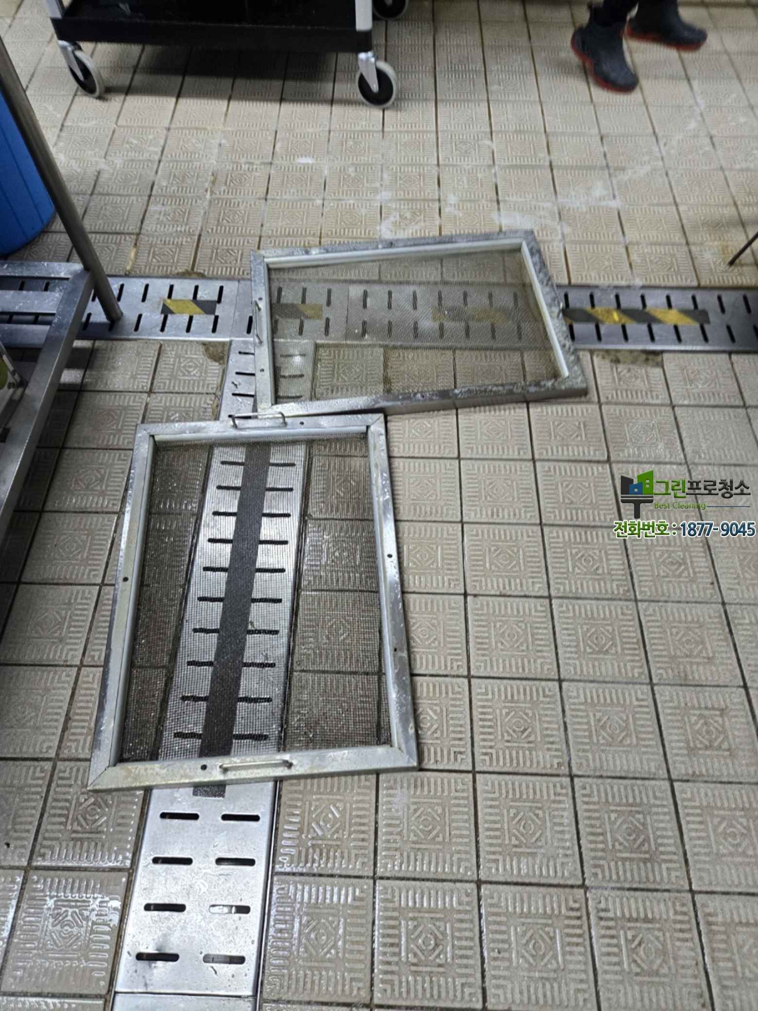 다양한 식당 업종 주방 구조를 점검하는 모습