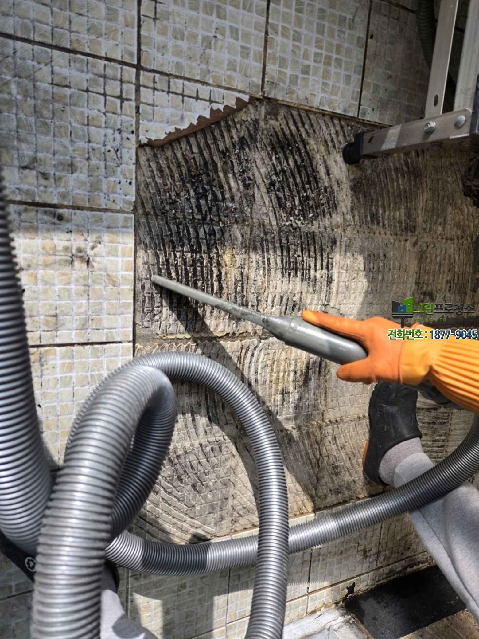 실외기실 화재청소 전문 공정 진행 장면