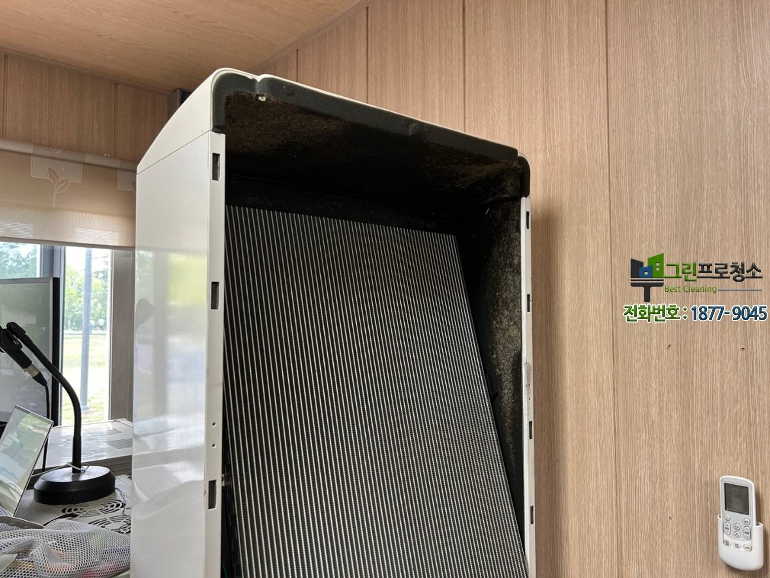 깨끗한 실내에서 편안함을 느끼는 공간 연출 이미지