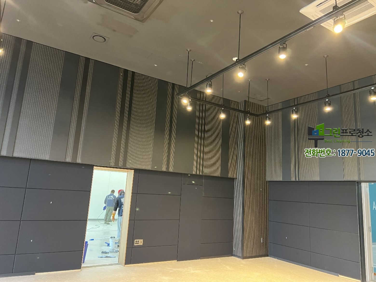 상가 오픈 전 인테리어 마무리 청소 모습