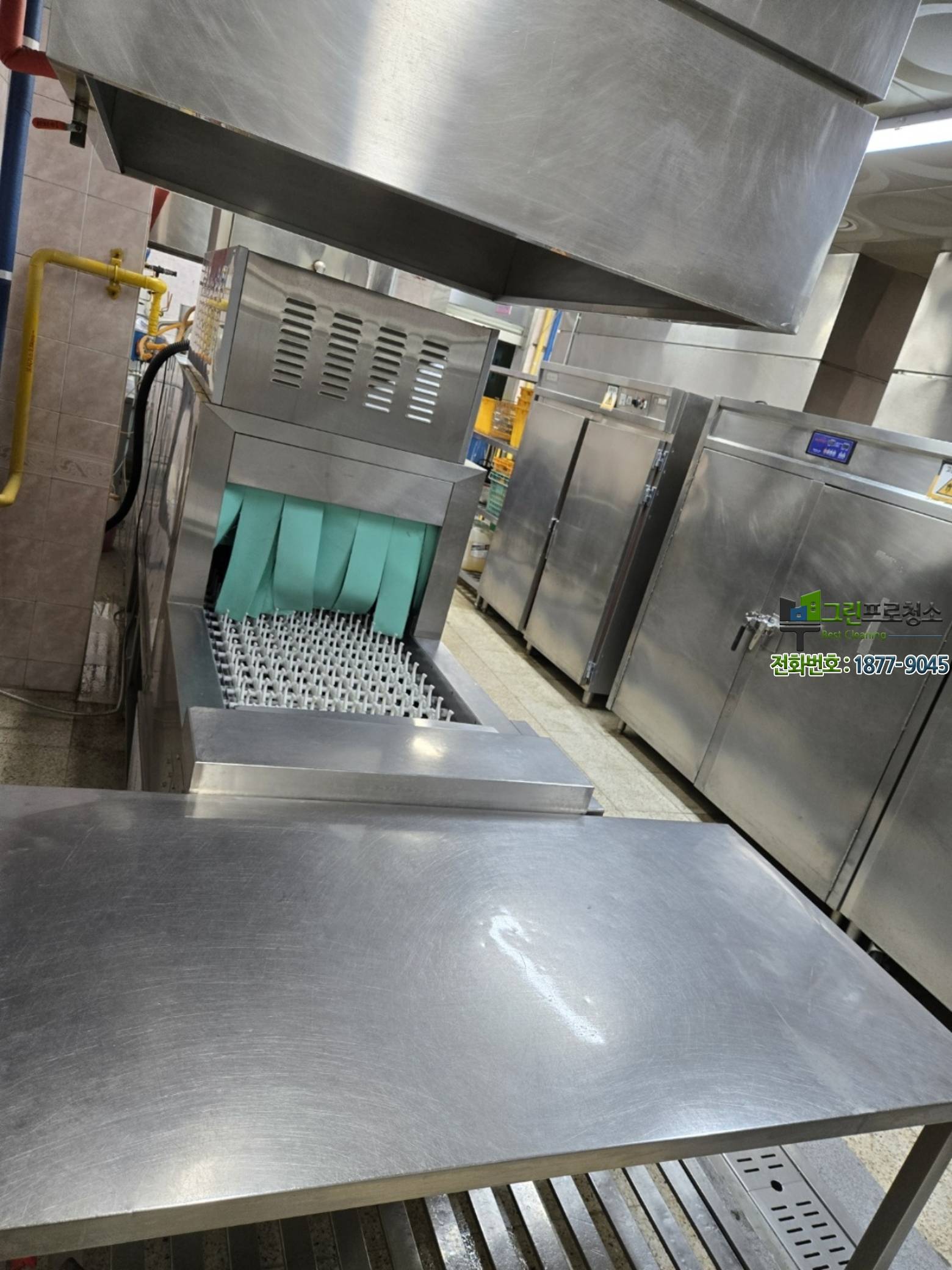 정기 관리로 깨끗하게 유지되는 배수로