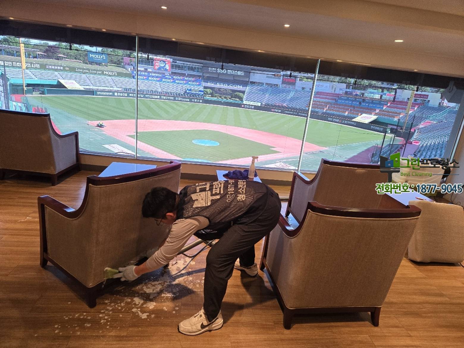 깨끗해진 패브릭 의자로 쾌적해진 공간 이미지