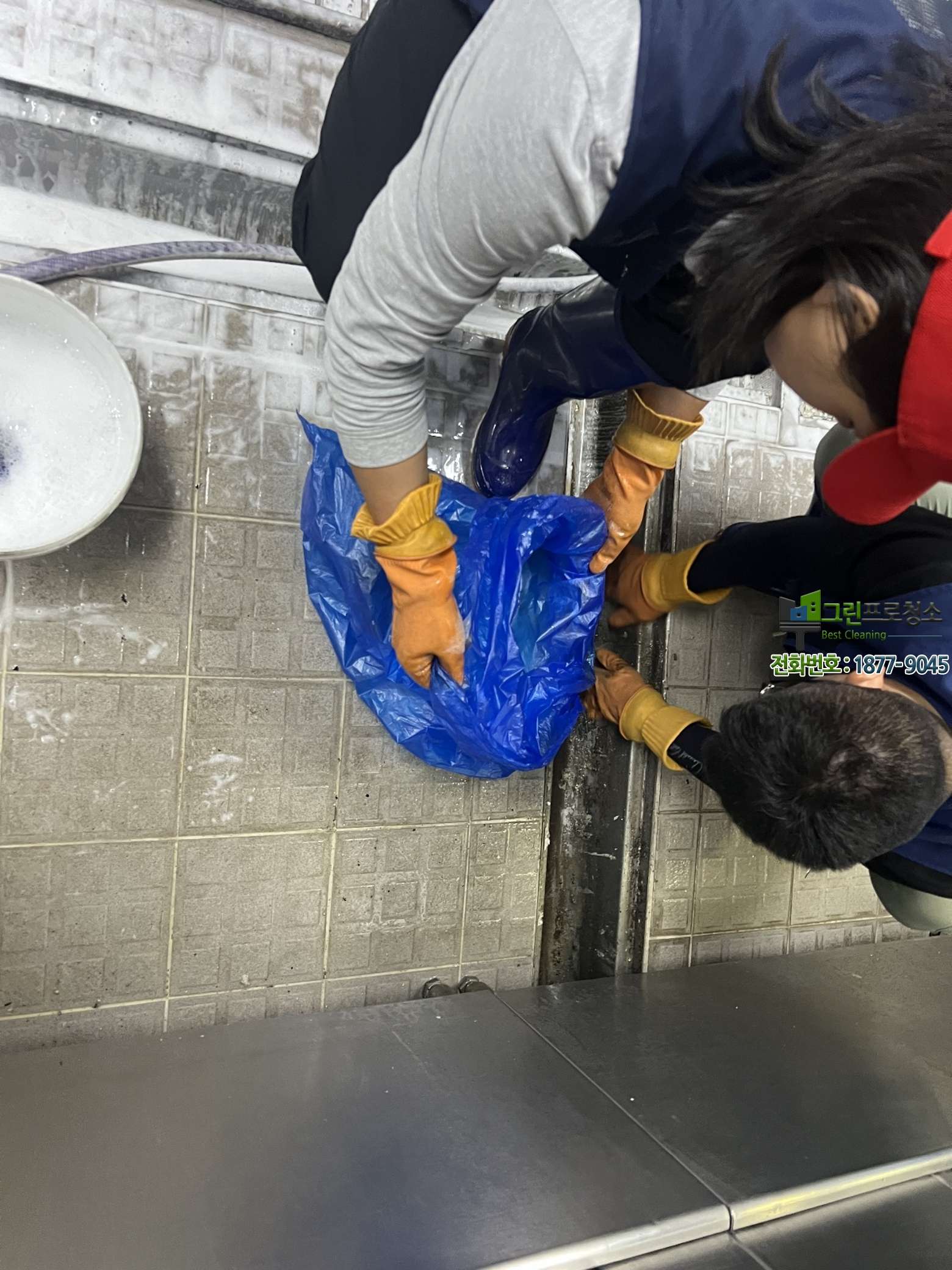 청결하게 유지된 학교 급식실 최종 모습