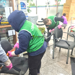 세무서 청소 작업중입니다.