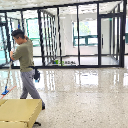 보건소 청소 작업중입니다.