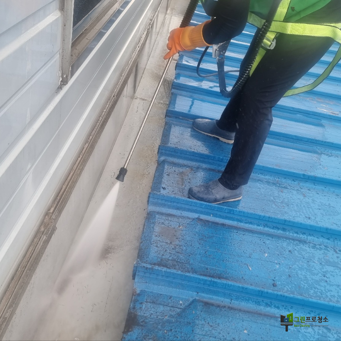 배수로-빗물받이청소 하는 중입니다.