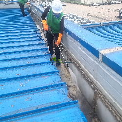 내부 오물 제거 작업중입니다.