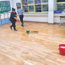 마무리 청소 작업중입니다.