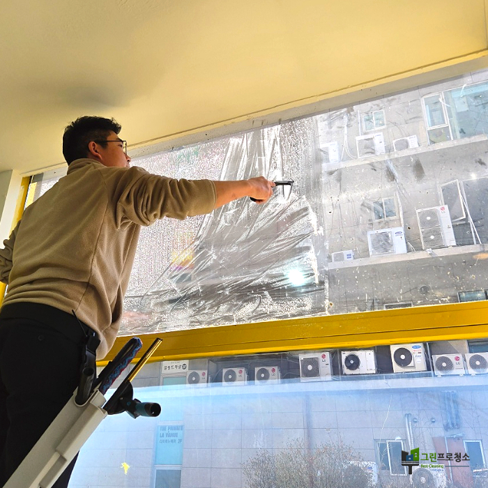 스티커-시트지-끈끈이제거 하는 중입니다.