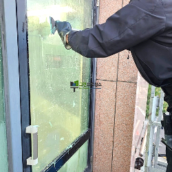 바닥 작업중입니다.