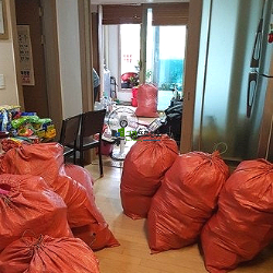 정밀 청소 작업중입니다.